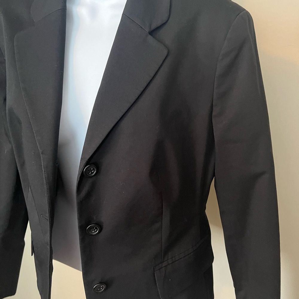 Shorter length black blazer by Victoria’s Secret, size 8 - Picture 2 of 3